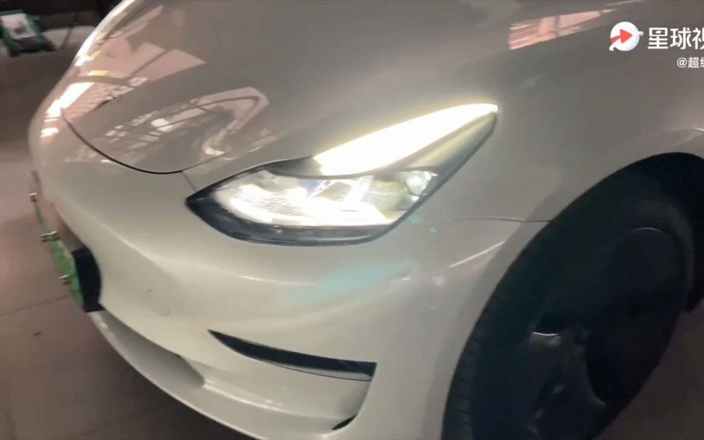 Model 3 新旧版头灯测试比较:多了透镜鱼眼灯,那二粒到底有多闪?!哔哩哔哩bilibili