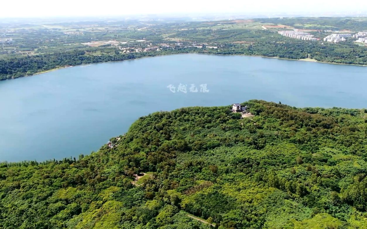 广东湛江的八景之首湖光岩湖畔,陈济棠将军墓“双鹅投湖”在其中哔哩哔哩bilibili