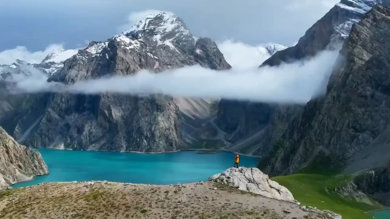 [图]滇池真好玩，涟漪一圈圈。云雨醉昆山，重播一遍遍。彩云伴海鸥，问声那海鸥。爱恨总绵绵，诗比远方远。《问一声海鸥》文/西域/不碍事20220823