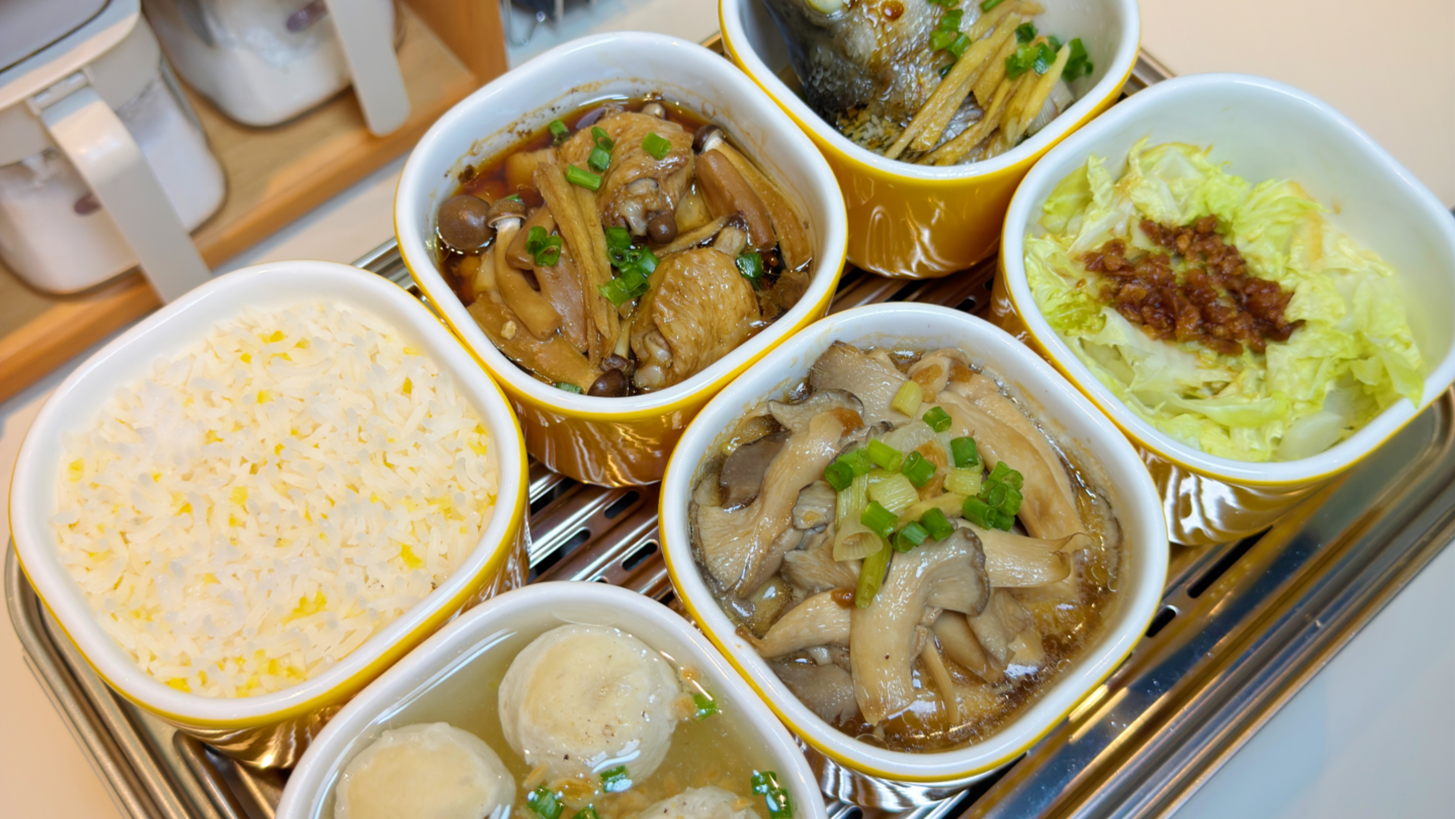 一人食Vlog｜四菜一汤一锅出的低卡饮食～今日伙食：冬瓜墨鱼丸汤+清蒸平菇+蟹味菇蒸鸡 清蒸鲈鱼头+蒜香小白菜；