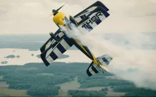 Скачать видео: 【航空摄影】慢节奏空中拉烟【1080P】