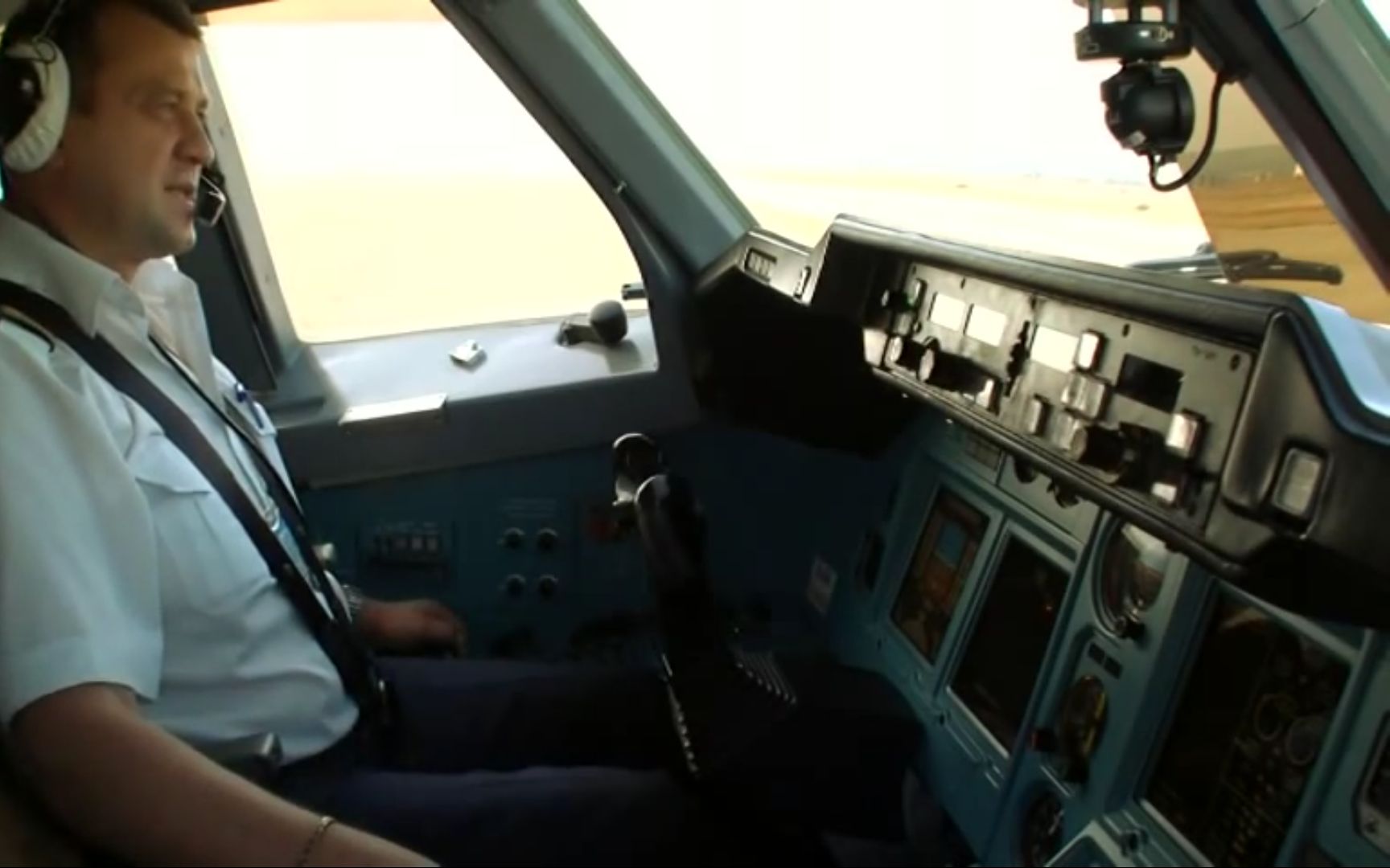 [驾驶舱视角]红翼航空tu-204客机飞行摄影