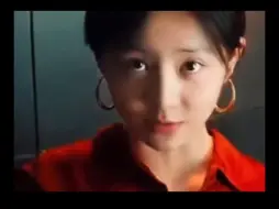 Descargar video: 黄多多面相分析：被敲骨吸髓的女儿