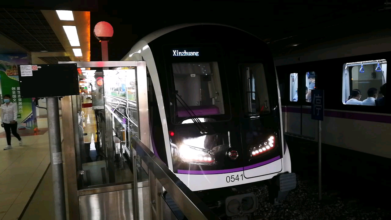 上海地铁5号线莘庄站紫罗兰出站折返