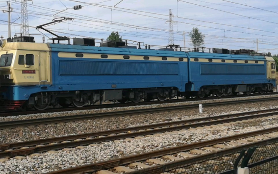 【大秦线】神华集团ss4牵引混编货列通过迁西站