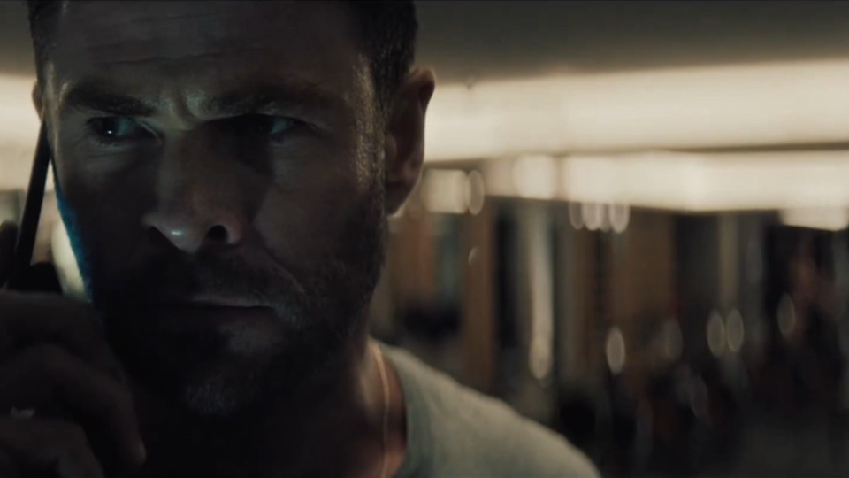 "锤哥"克里斯·海姆斯沃斯主演最新犯罪大片《洛杉矶劫案》全新官方