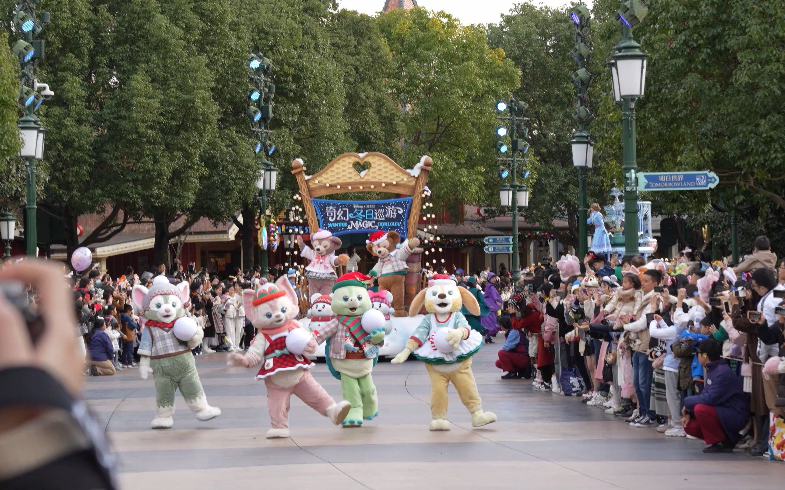 迪士尼冬日巡游-小飞机起飞