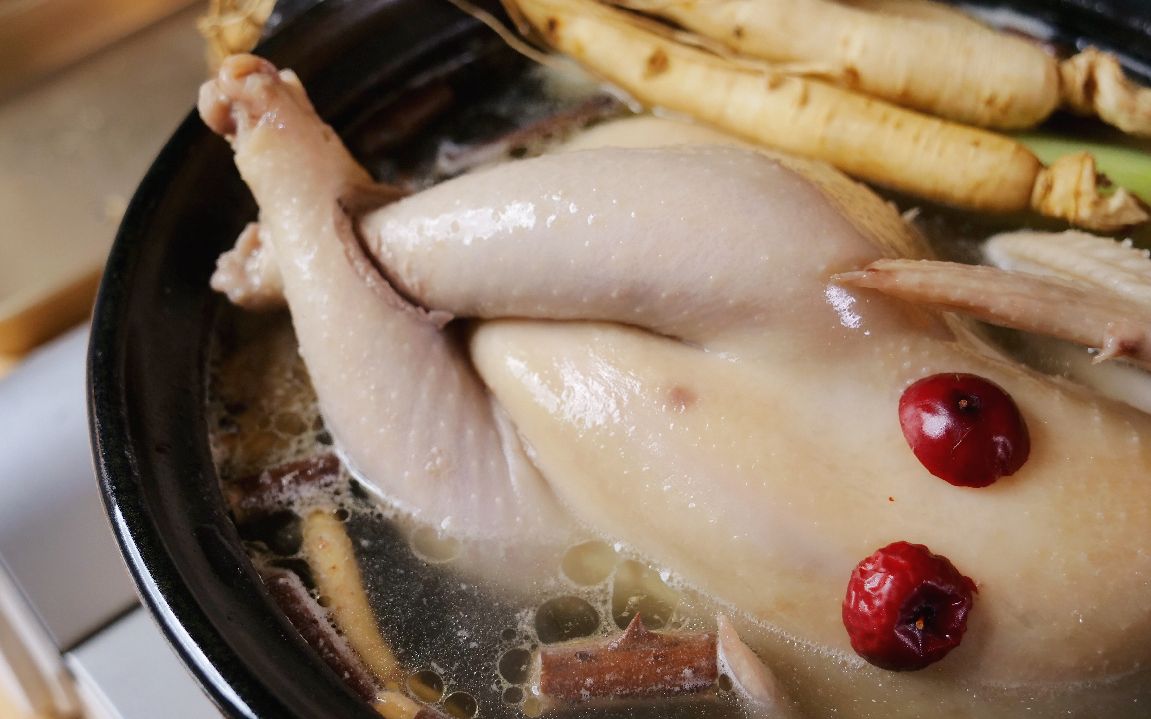 人参怎么把鸡弄成这个样子 @柴犬老丸子【深夜一锅 参鸡汤】