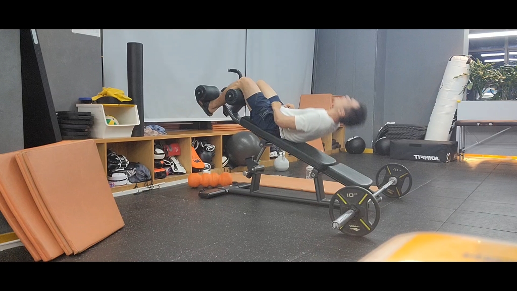 40kg杠铃斜板卷腹 转体,我怕不是要被富婆抓走