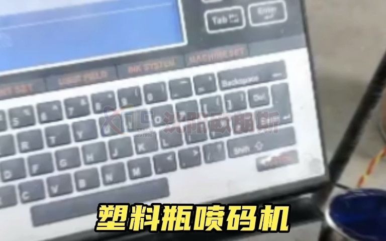 小字符喷码机+传送带塑料瓶全自动喷码机哔哩哔哩bilibili