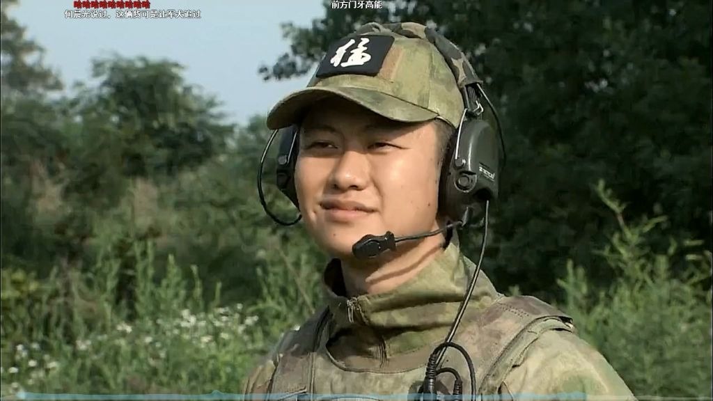 我是特种兵之火凤凰19-2:哈雷(特2中扮演二牛)样子很装逼啊_哔哩哔哩