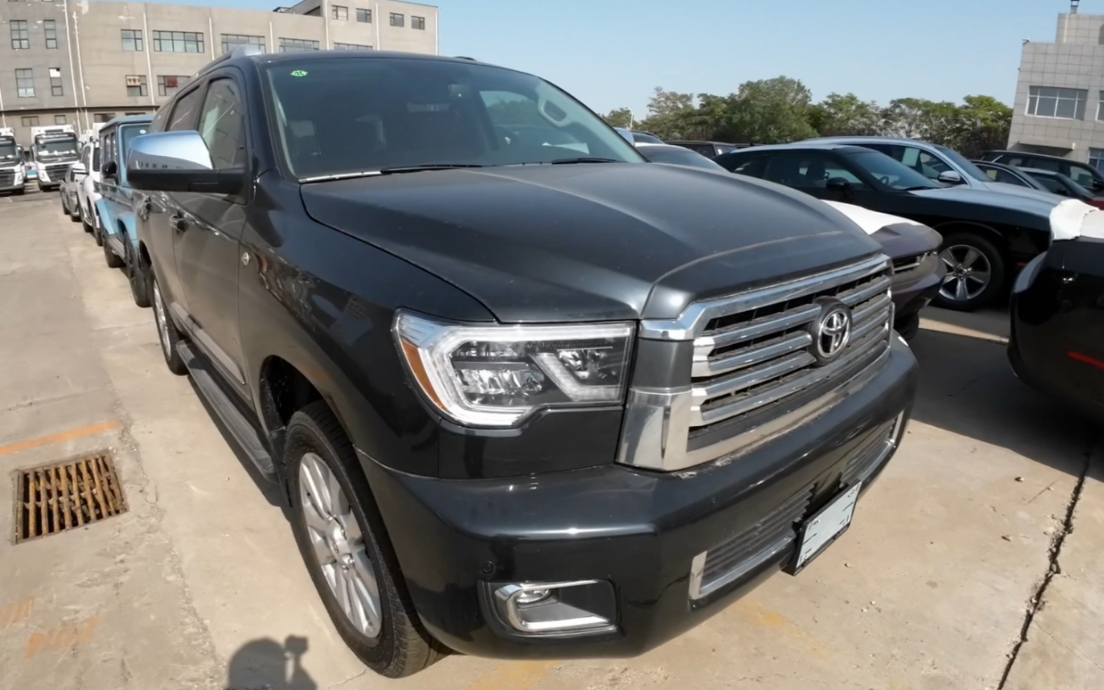 2021款丰田红杉5.