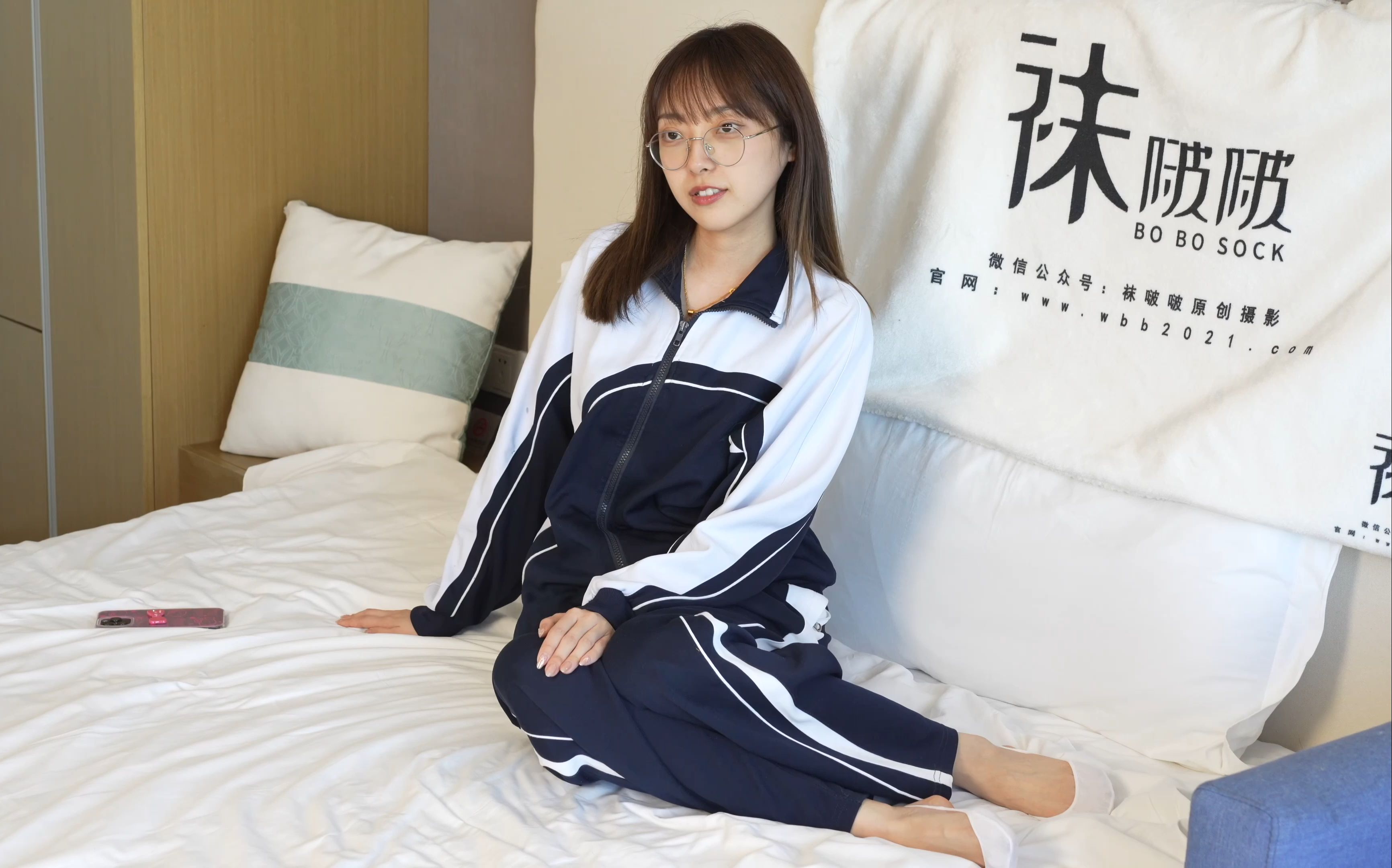 【袜啵啵398】稚予穿校服太可爱啦