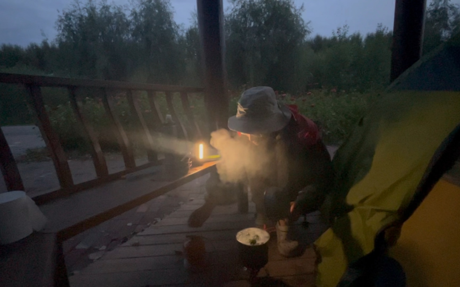 【环华骑行之东北】感受松嫩平原的清凉秋雨,第一次煮上东北黑土地大米,原来这么香甜.哔哩哔哩bilibili