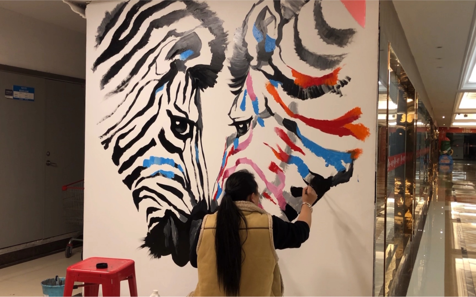 画画日常——墙绘斑马_哔哩哔哩 (゜-゜)つロ 干杯~-bilibili