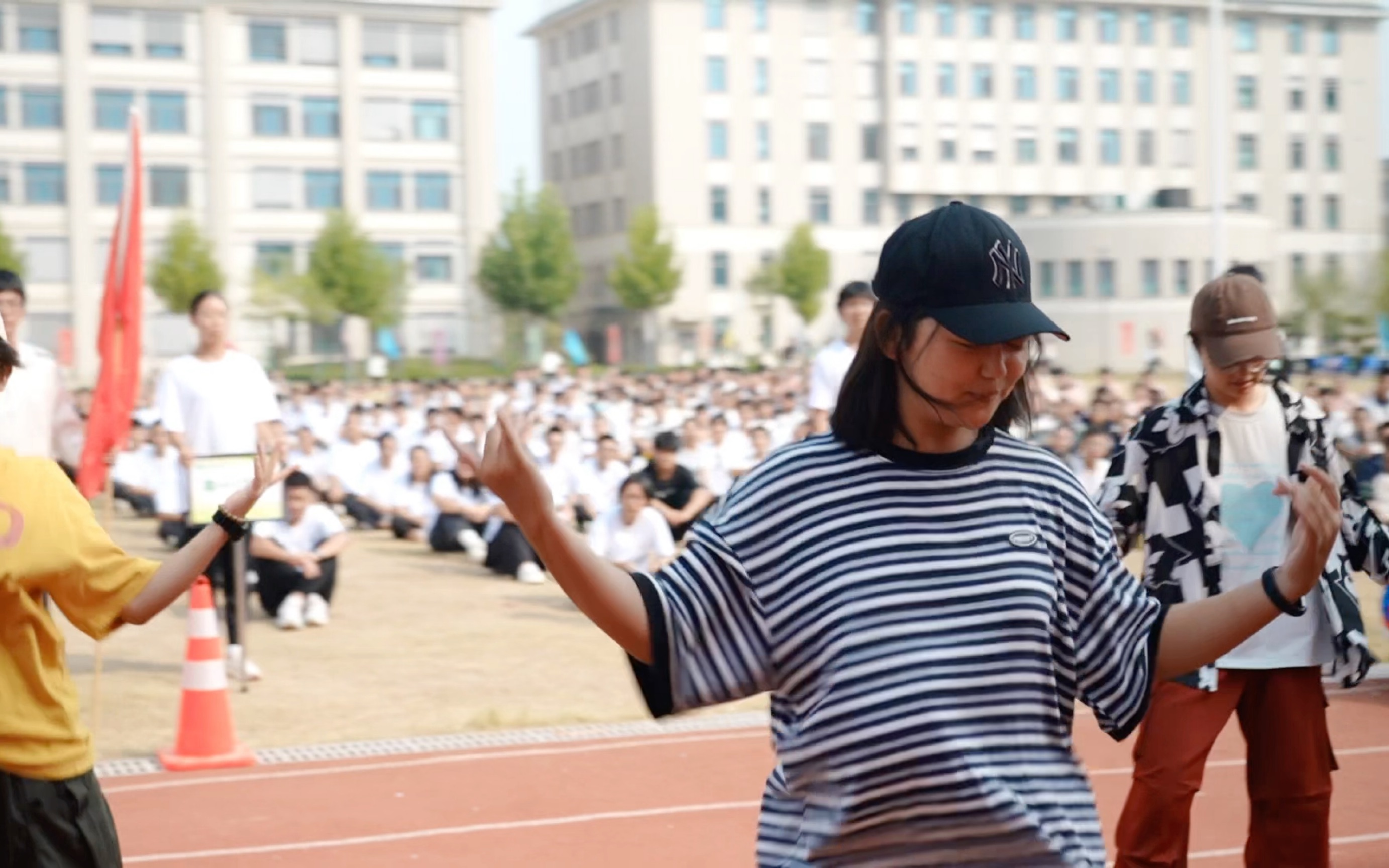 这就是街舞!【郑州龙湖一中】2714班运动会入场式表演