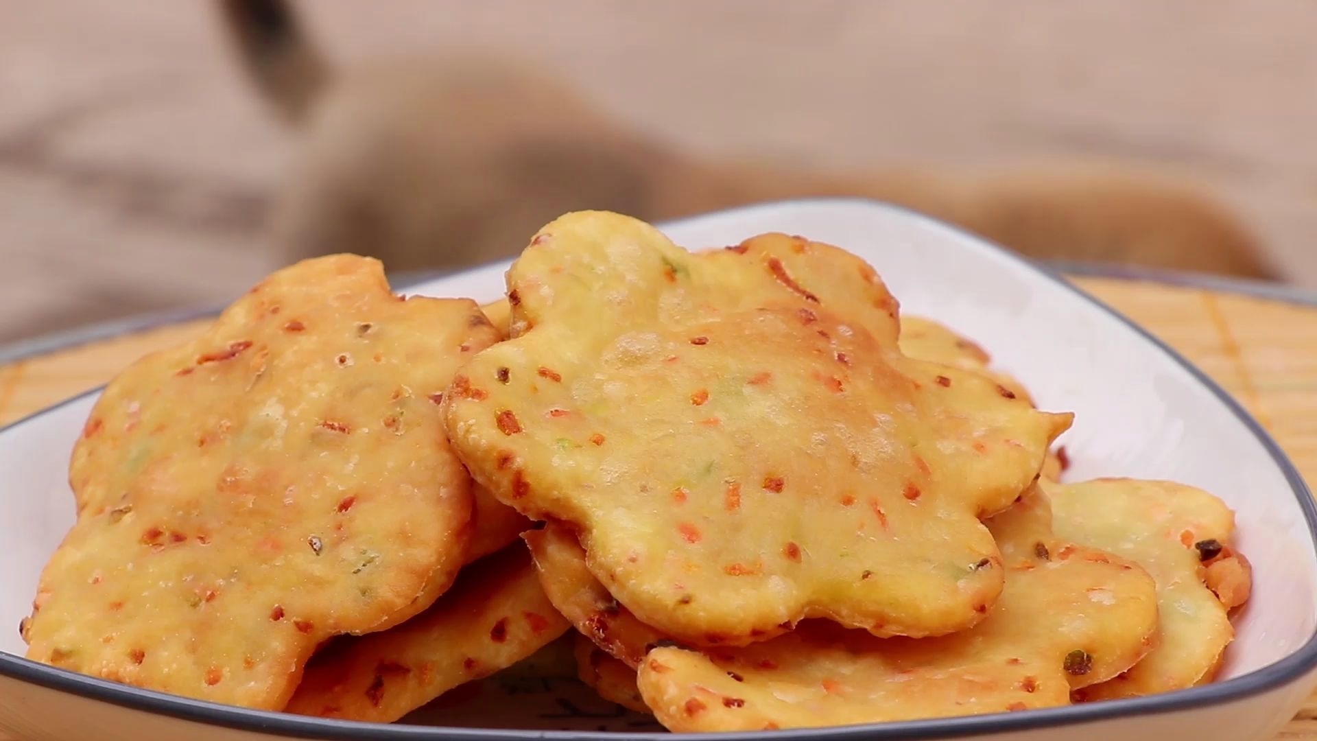 宅家做点炸咸食,做法简单还好吃,酥脆咸香不油腻,吃了还想吃