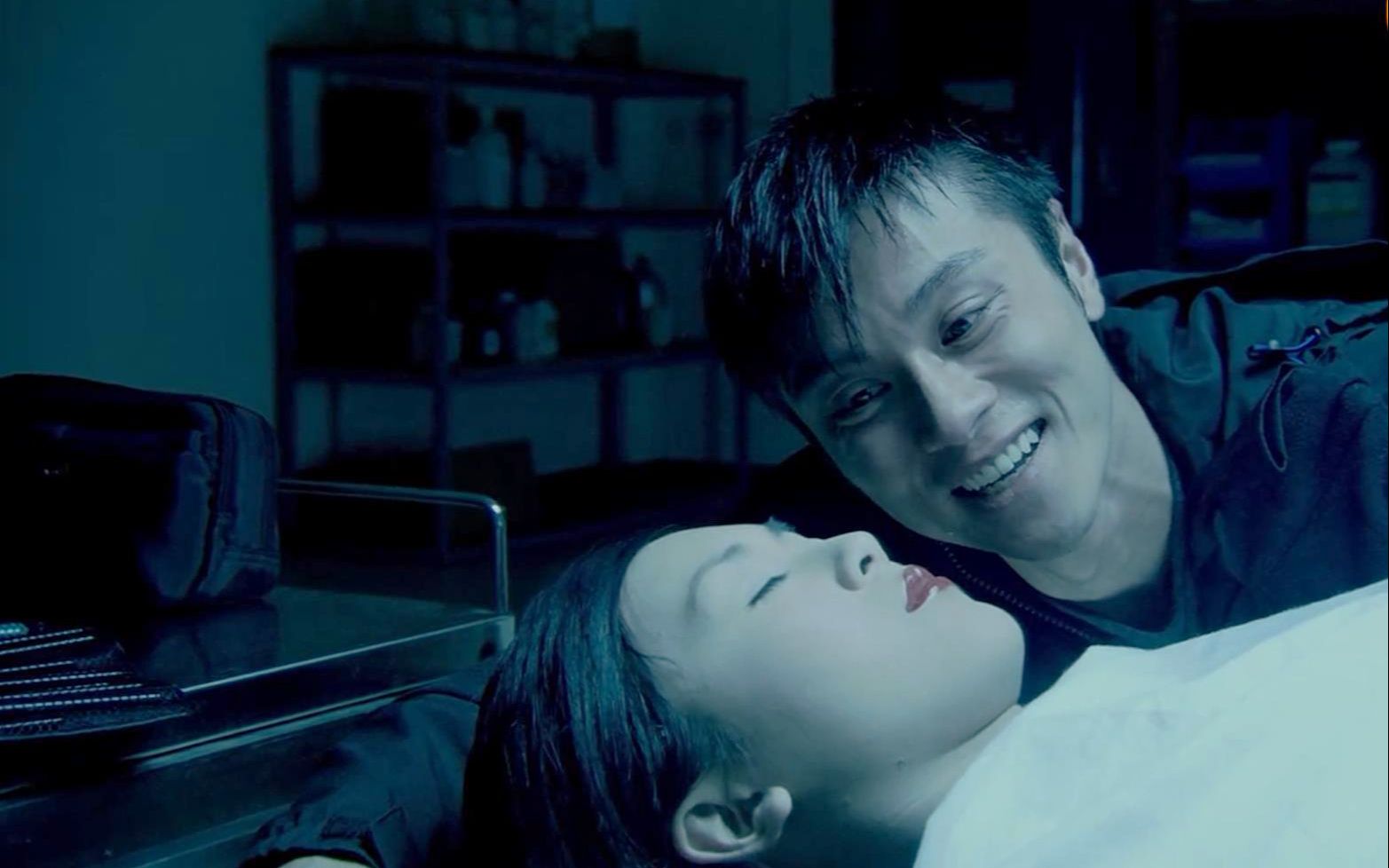 灵异节目主持人为了收视率,不惜给女鬼养孩子,忽悠女