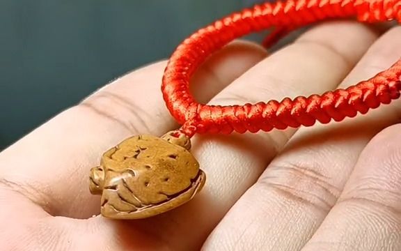 【微雕】宝宝容易受惊吓,做个桃核小斧头,简单又好学