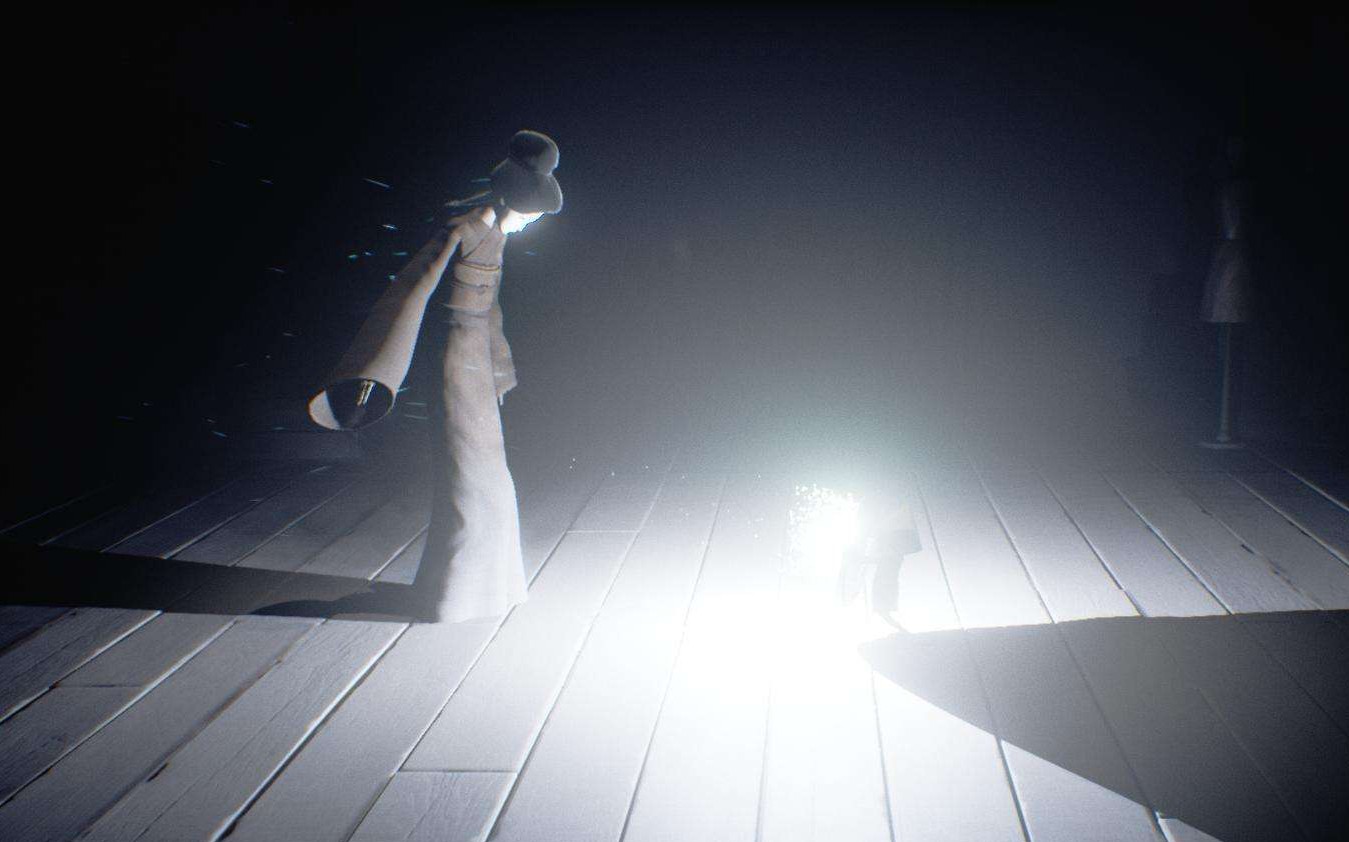 小小噩梦小黄衣之主女孩大战红蝶美滋滋老师的故事