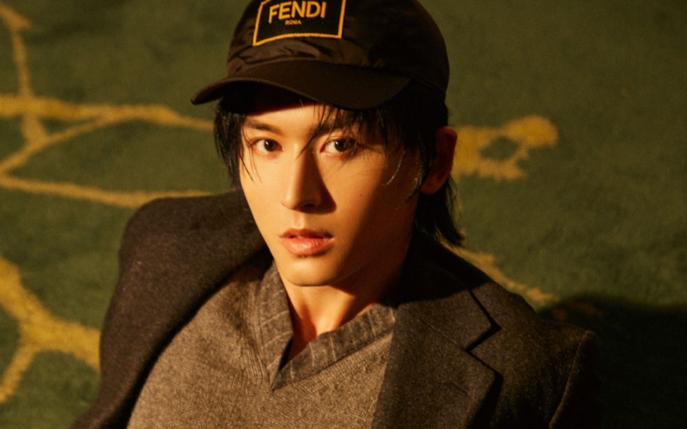 张哲瀚/fendi/2020_哔哩哔哩 (゜-゜)つロ 干杯~-bilibili