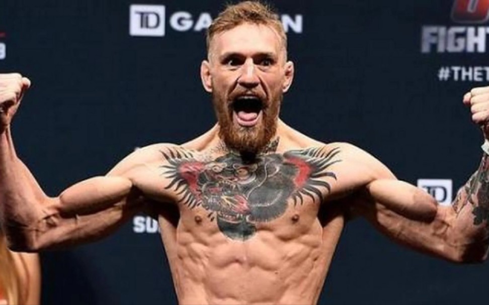 嘴炮王康纳,双冠王,ufc历史性选手,白大拿的至亲!