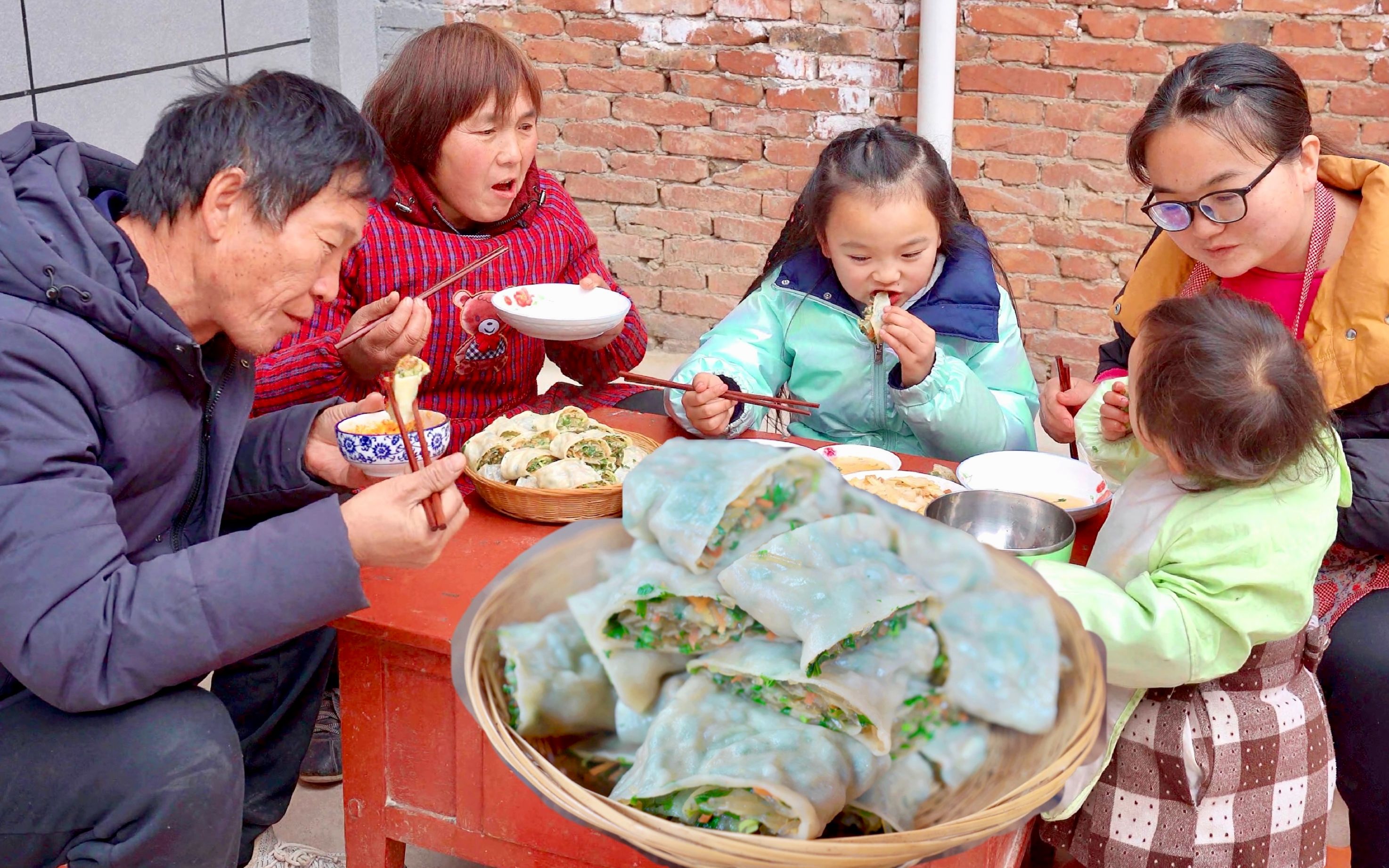 [图]蒸一锅韭菜孜卷，蘸上灵魂料汁，别提有多香咧！