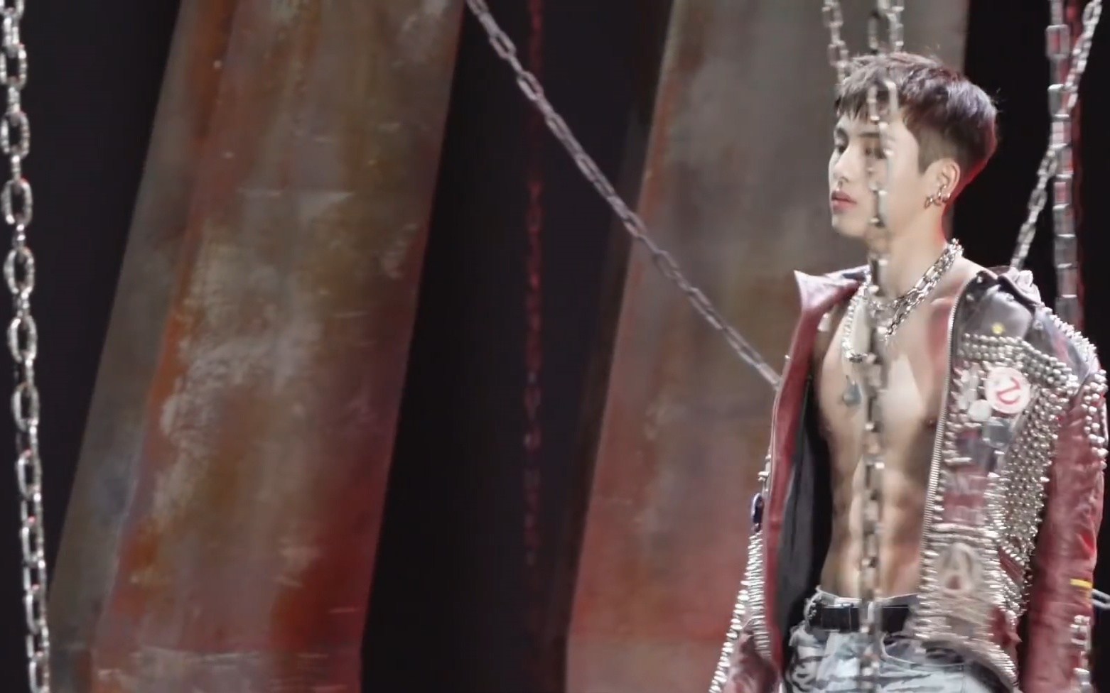 【董思成 winwin】董思成说他腹肌九九归一了