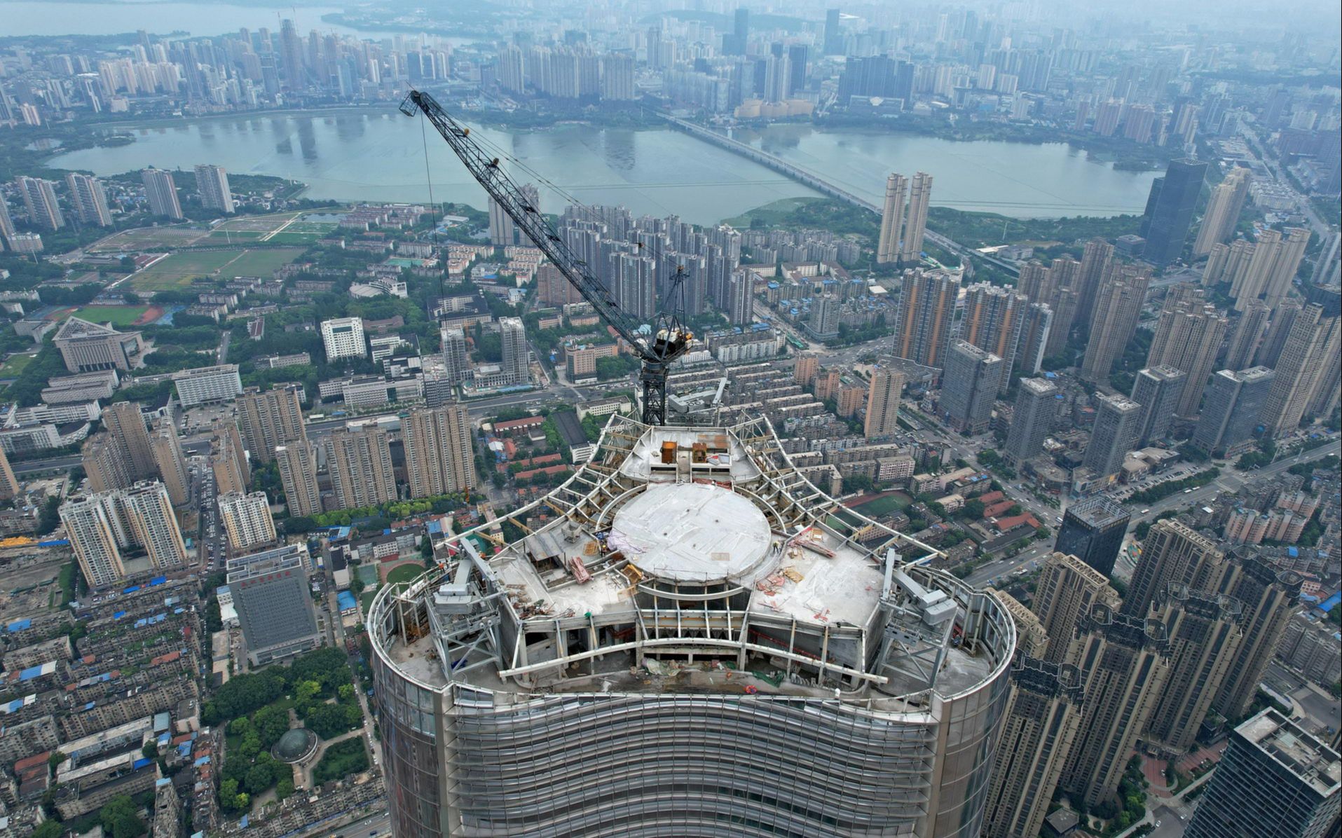 [4k航拍]武汉绿地606(大疆air2s拍摄)