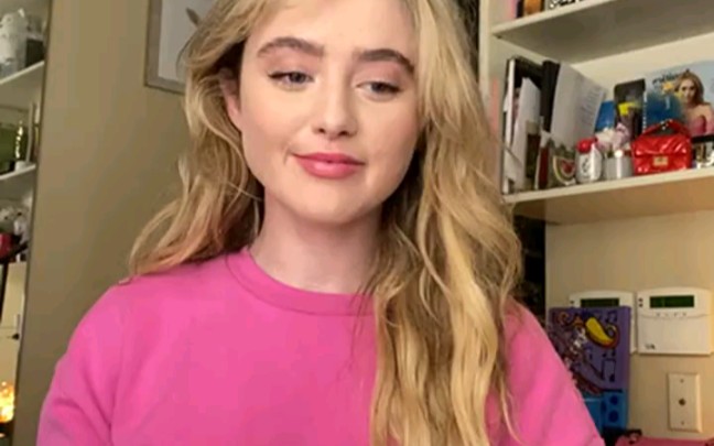 [图]凯瑟琳纽顿Kathryn Newton 1.28 Instagram Live宣传新电影《The map of tiny perfect things》