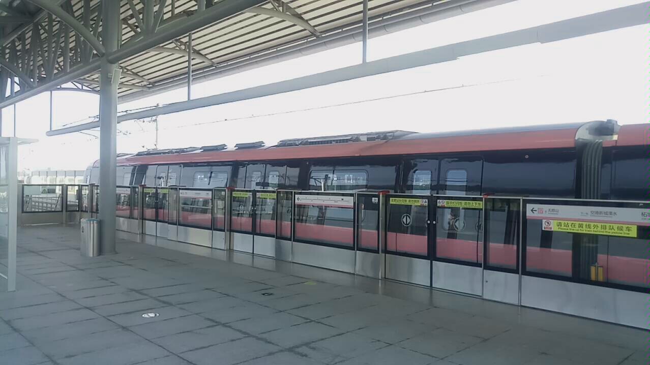 轨道交通南京地铁s7宁溧城际柘塘站列车出站