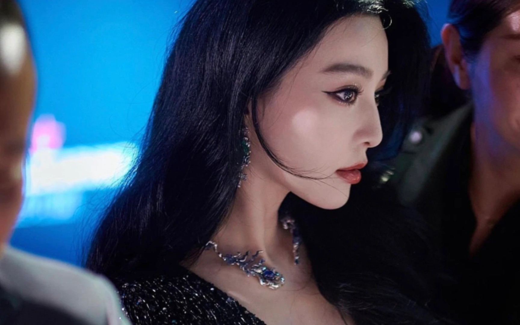 范冰冰最新内娱活动视频!全包眼线确实难驾驭,但我觉得真的很美!