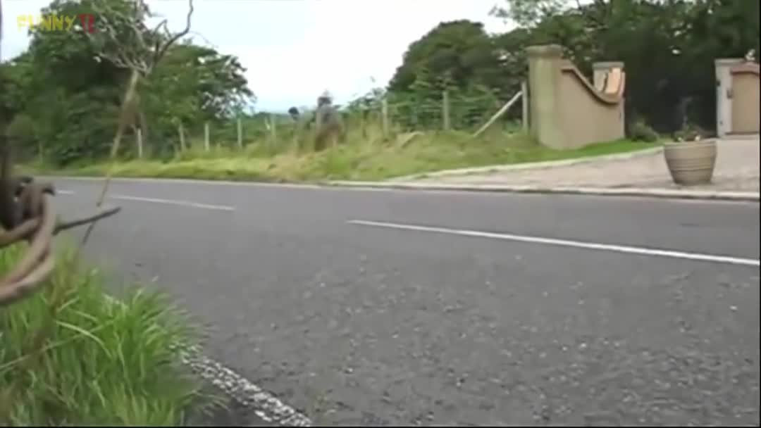 [图]People Are Awesome - ISLE of MAN TT Crash Compilation