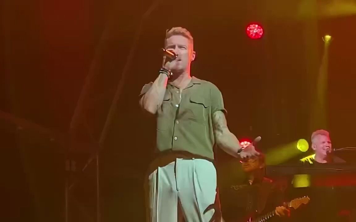 [图]【Boyzone主唱最新现场】Ronan Keating - Life Is A Rollercoaster （Live）