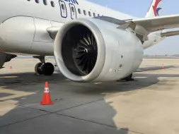 下载视频: [A320系列] A320选配了不同的发动机，你更喜欢哪一架飞机起飞时的声音？