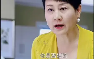 Video herunterladen: 老妈不同意谈的千万不能谈…