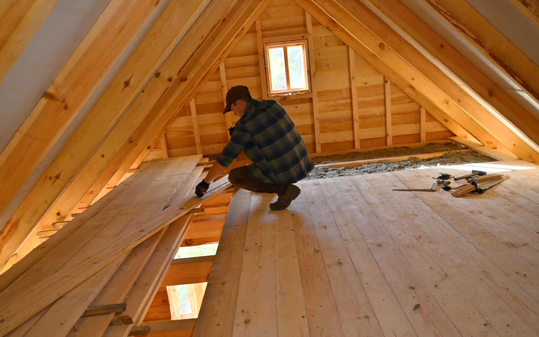 在森林里建造了栋木屋,花时间把它装修完善,独居森林格外的奢华哔哩哔哩bilibili