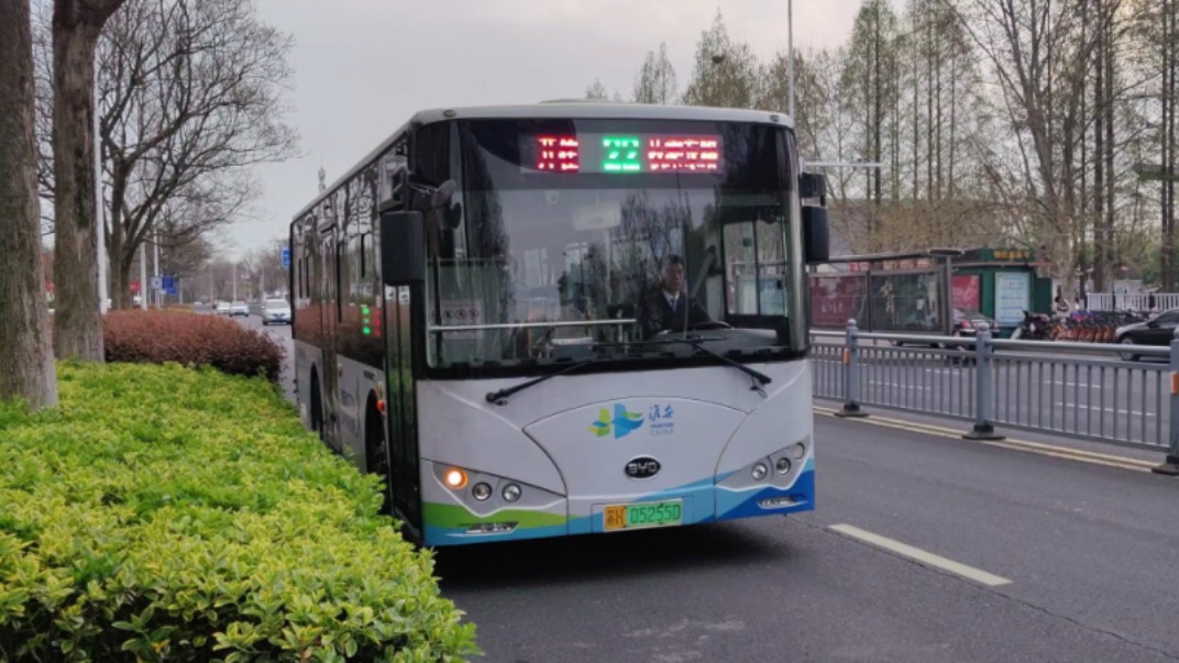 2024年4月7日17:24,up主本人和up主的母亲准备坐淮安公交22路比亚迪k8