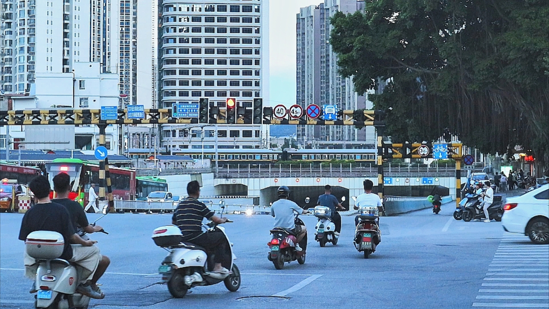 这一幕,好像回到了2014年的夏天|柳州扫街哔哩哔哩bilibili