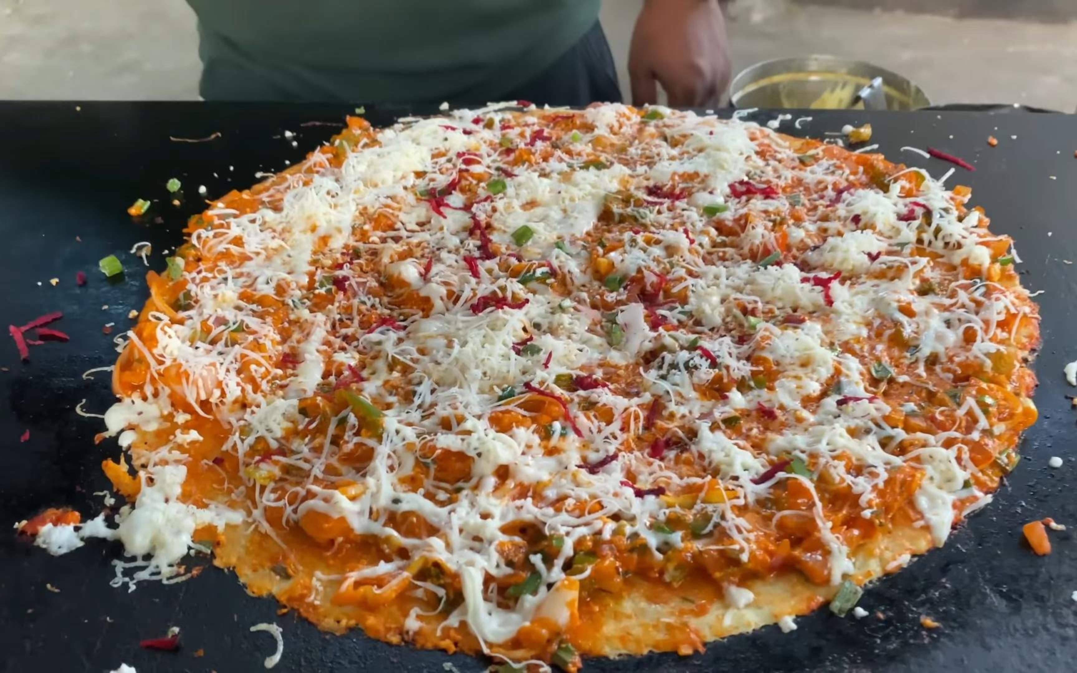 印度人最爱吃的街头披萨,满满都是芝士,满满都是大料