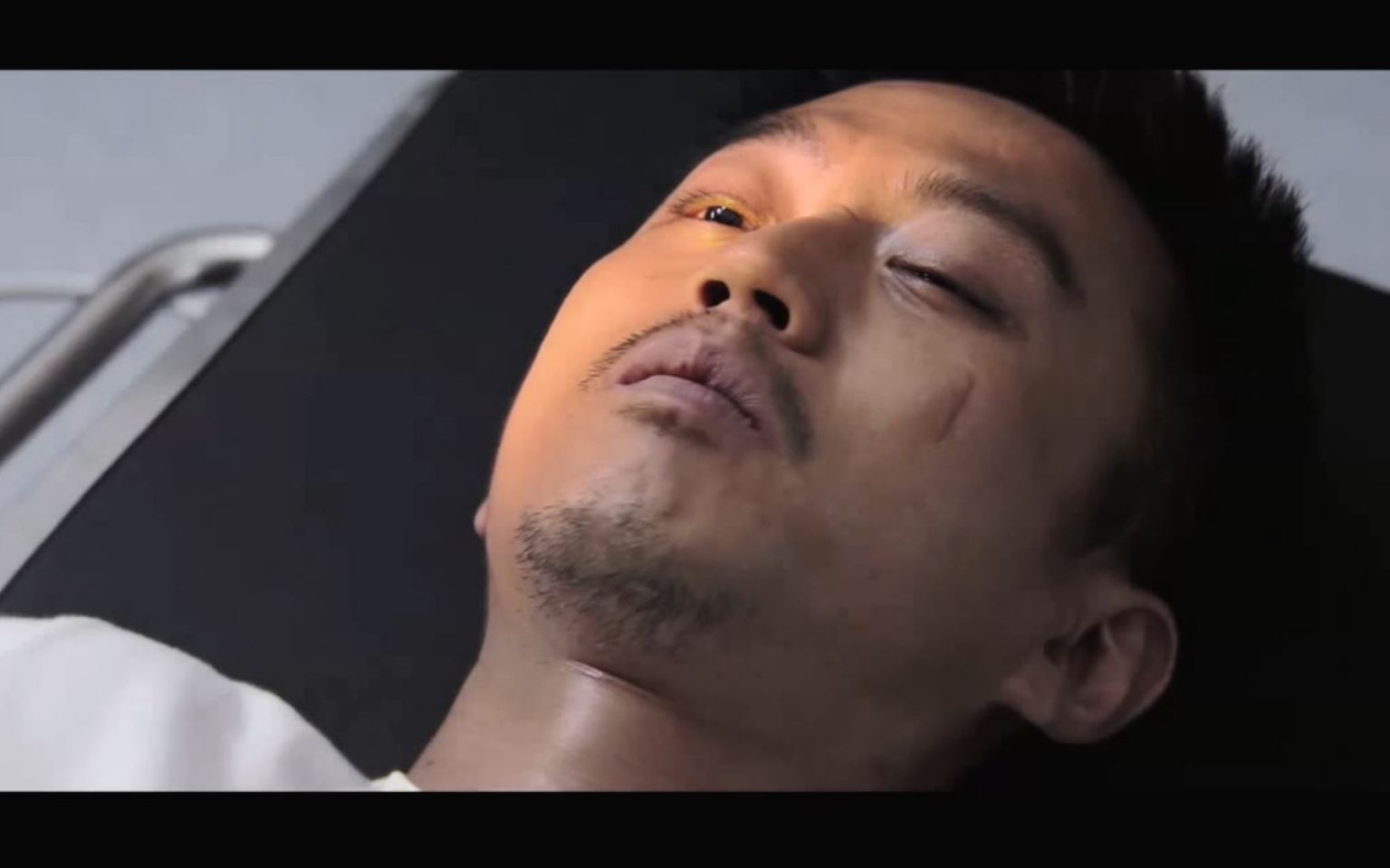 邓超在《烈日灼心》中的演技,个人觉得在华语电影中能排上号