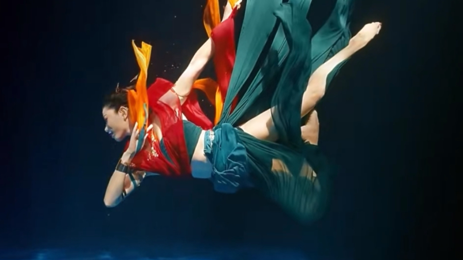 水下飞天洛神舞蹈《祈》,全程憋着气看完!太惊艳了!