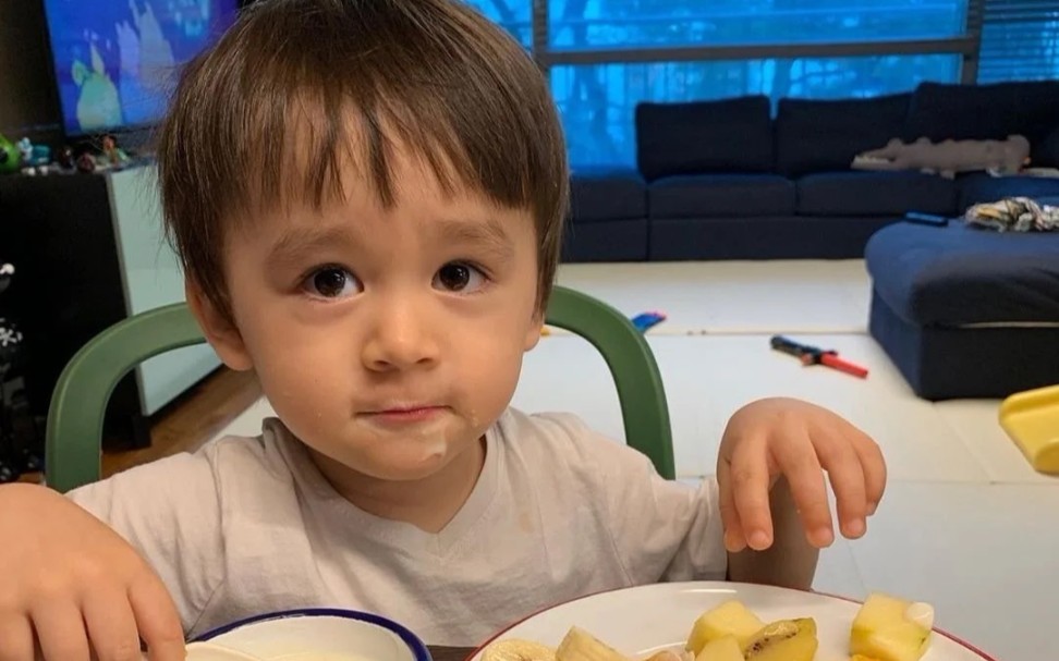 【本特利】小本偷吃年糕被sam抓包,着急起来连大葱都要吃(又名:重口味