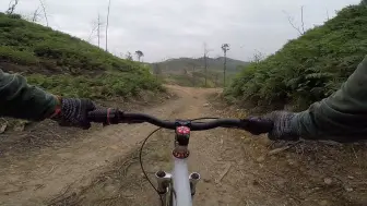 下载视频: 蛮有味道的山脊越野路线