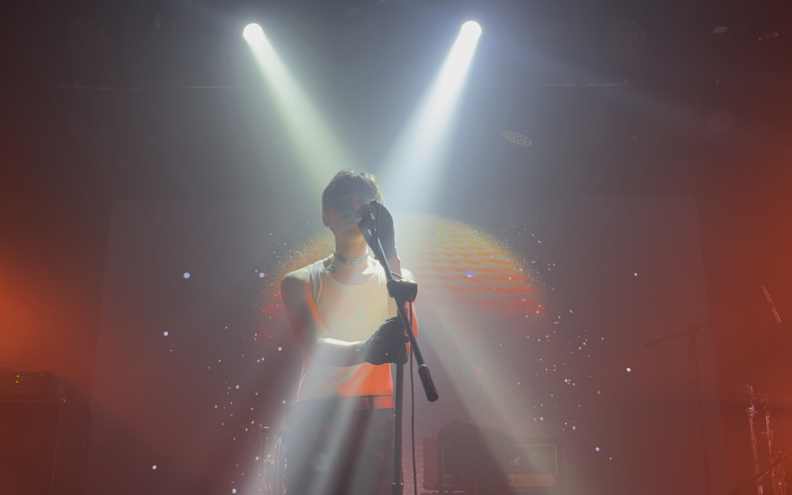 旅行新蜜蜂金风玉露巡演长沙站 猎(不完整版) 童宇无实物表演掐烟头