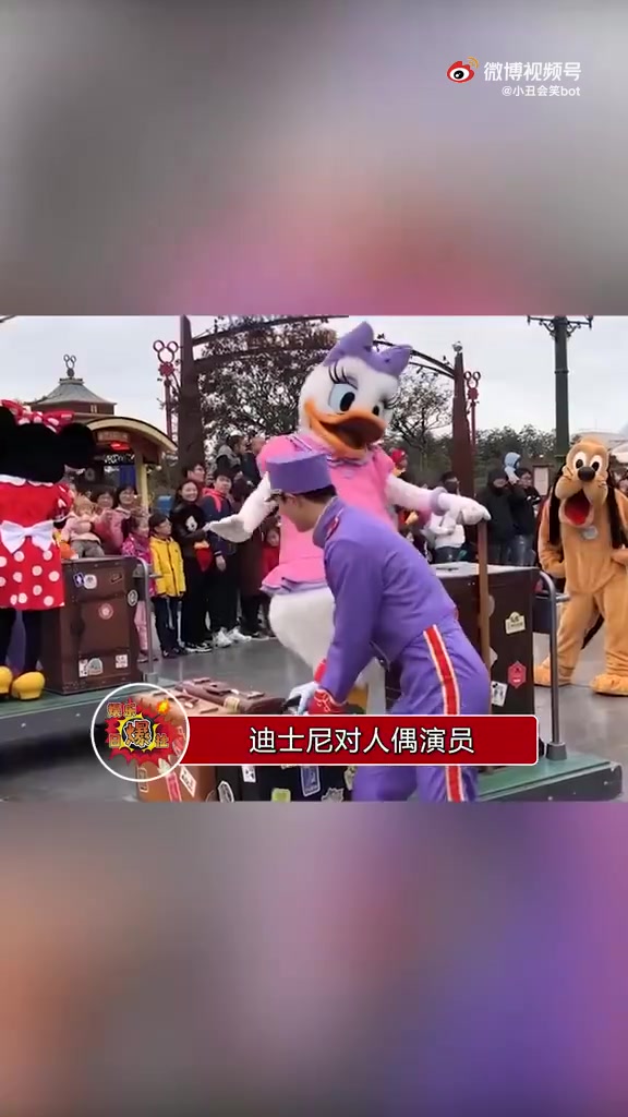 迪士尼人偶演员的背后大家都在负重前行