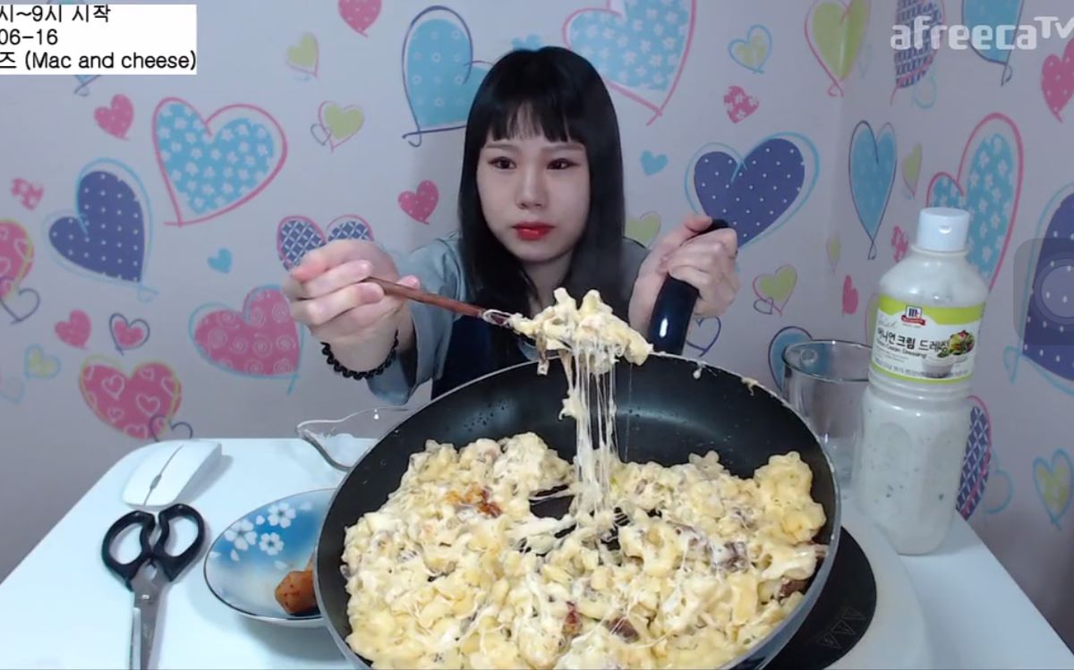 【韩国吃播】【吃播剪说话】大胃王弗朗西斯卡吃奶油芝士意面_哔哩