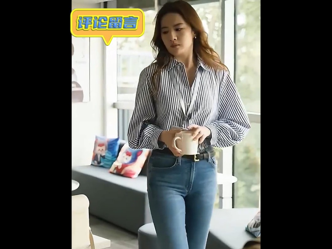 刘亦菲穿紧身牛仔裤,完美勾勒修长美腿,魅力值拉满!