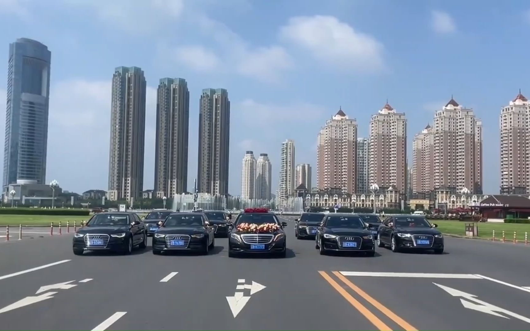 主婚车迈巴赫 奥迪婚车队-豪气大排面