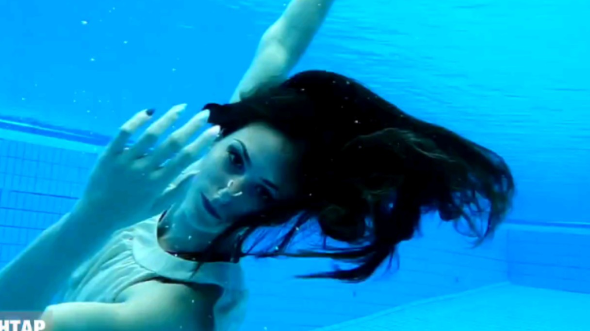 俄罗斯美女水下摄影